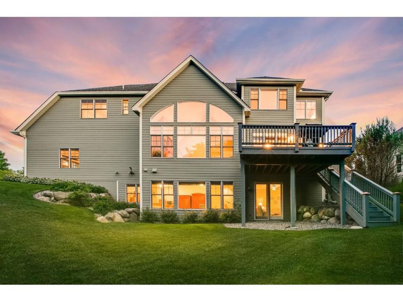 1565 Sunnybrook Dr, Mound, MN 55364
