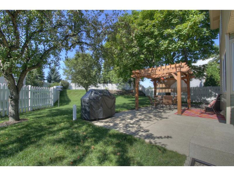 7617 W 111th St, Bloomington, MN 55438