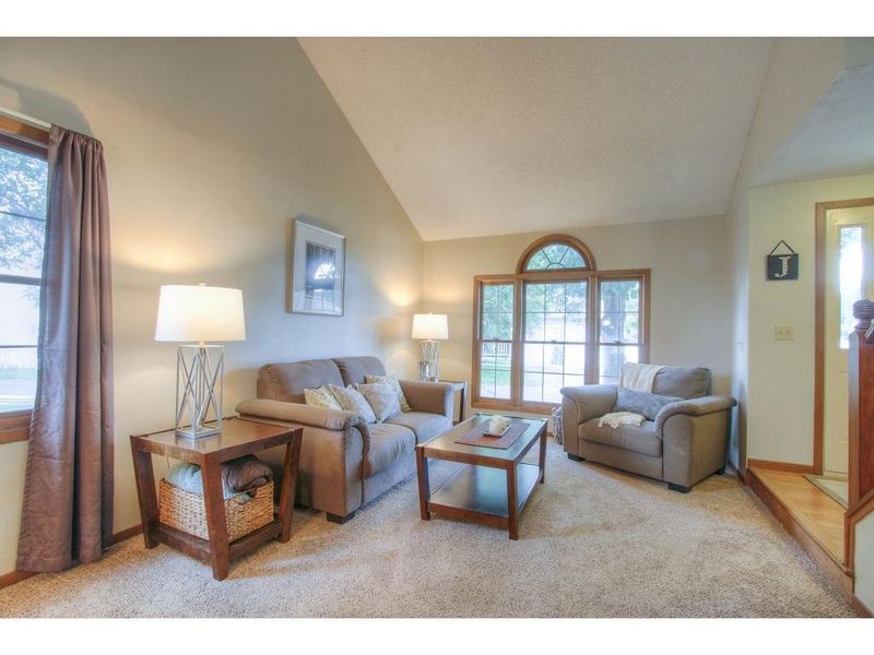 7617 W 111th St, Bloomington, MN 55438