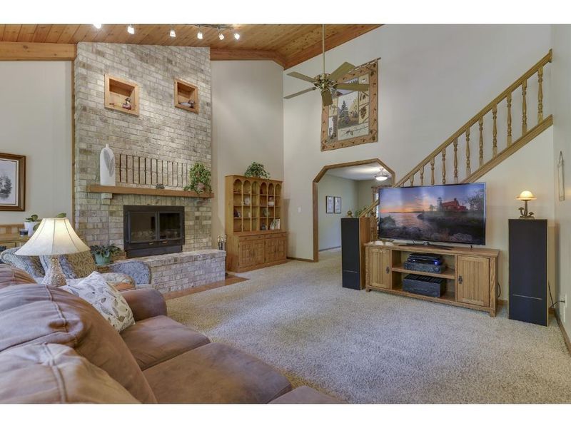 922 Lois Ln, Lino Lakes, MN 55014
