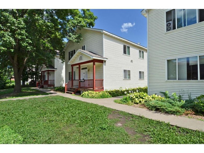 1030 Knox Ave N, Minneapolis, MN 55411