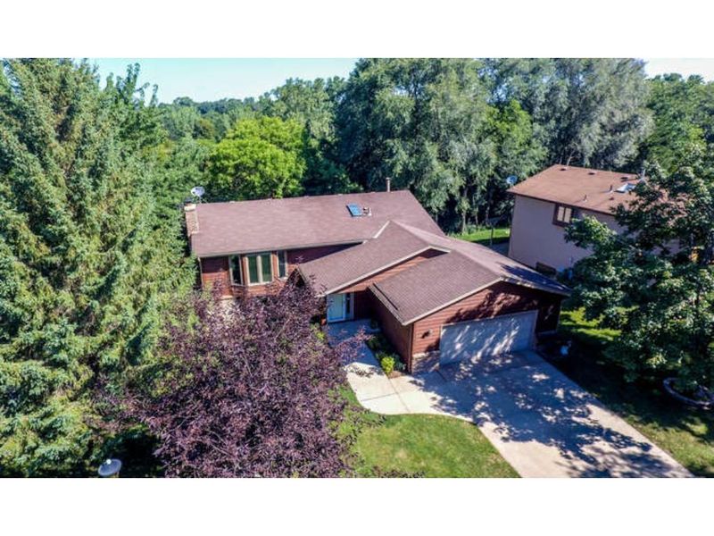 4400 W 140th St, Savage, MN 55378