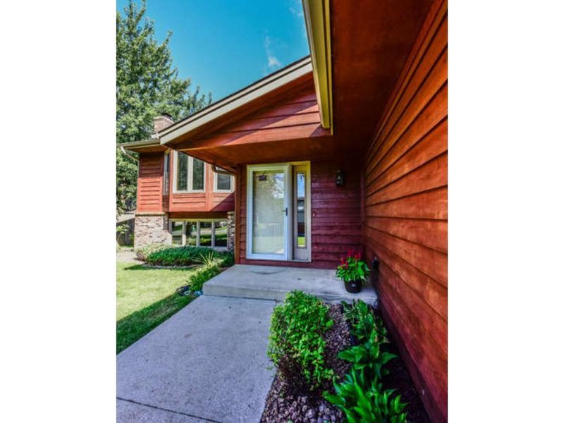 4400 W 140th St, Savage, MN 55378