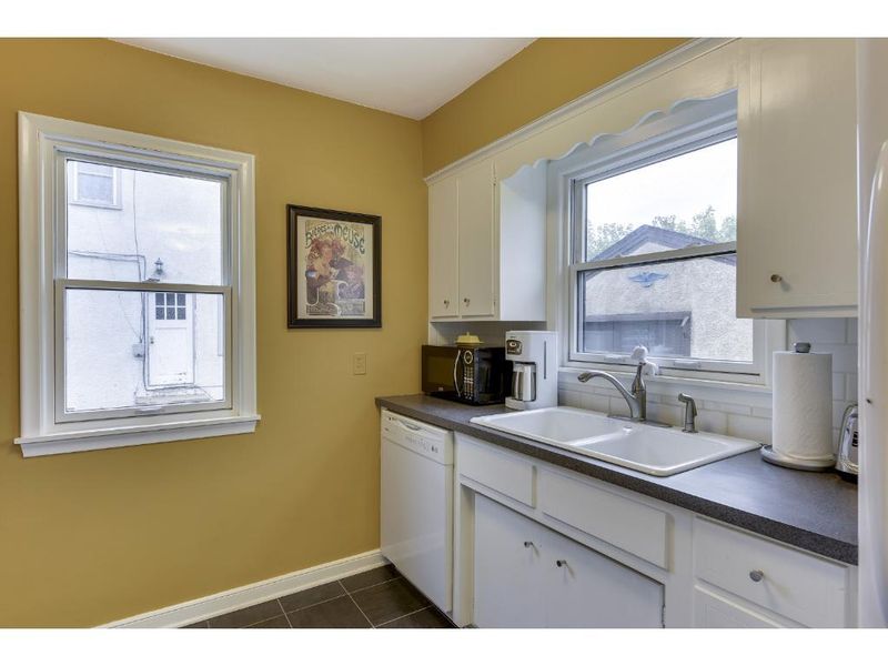 534 36th Ave NE, Minneapolis, MN 55418