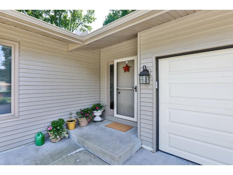 12240 Allen Dr, Burnsville, MN 55337