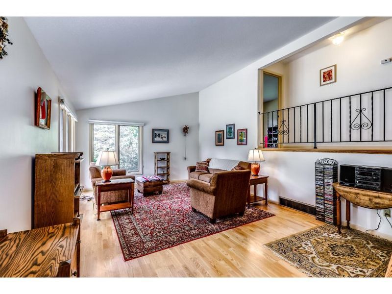 12240 Allen Dr, Burnsville, MN 55337