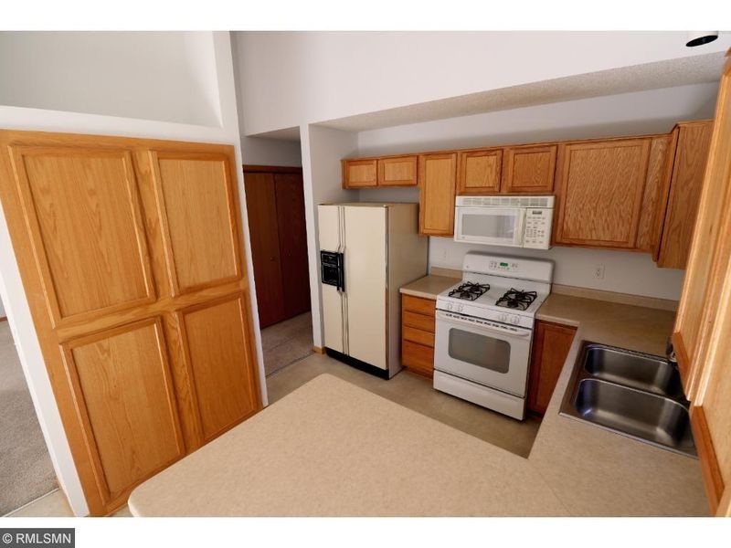 988 Kennard St, Saint Paul, MN 55106