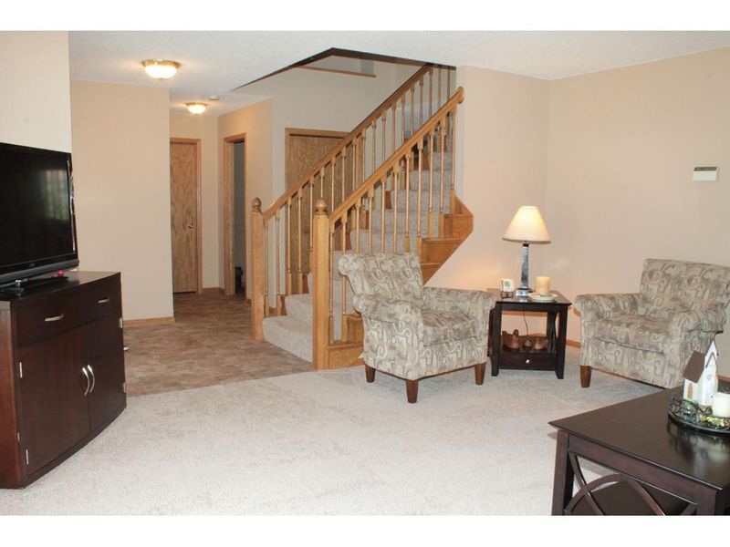 3927 Cardinal Ct, Rosemount, MN 55068