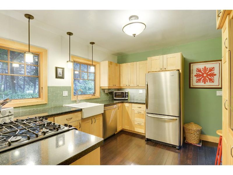 1054 View Ln, Mendota Heights, MN 55118