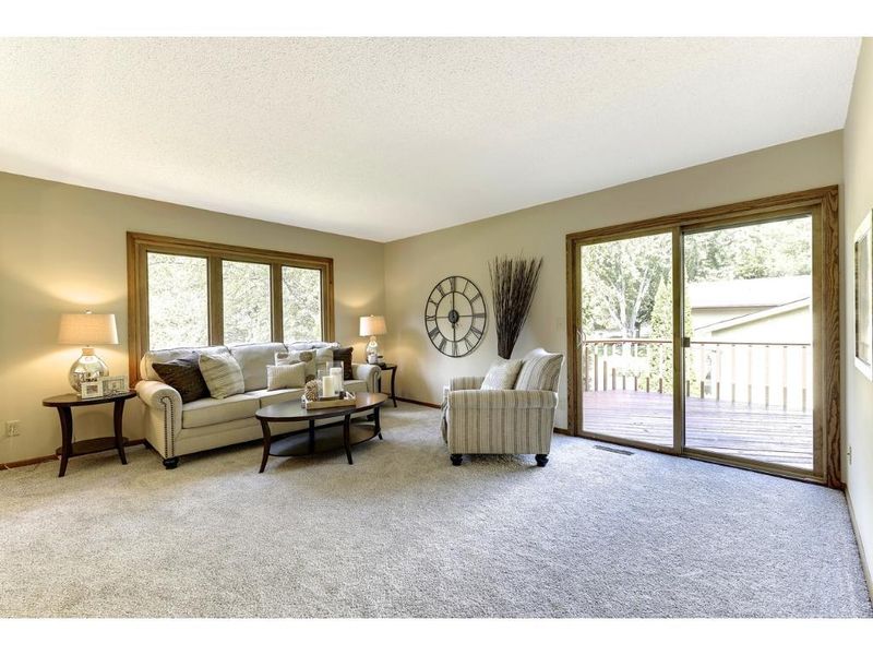 660 Tanglewood Dr, Roseville, MN 55126