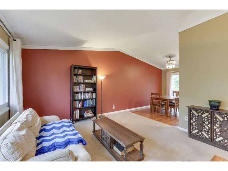 2131 Cliffhill Ln, Eagan, MN 55122