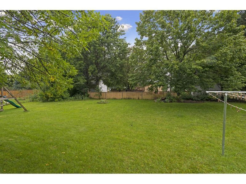 2131 Cliffhill Ln, Eagan, MN 55122