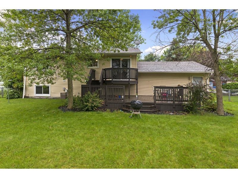 2131 Cliffhill Ln, Eagan, MN 55122
