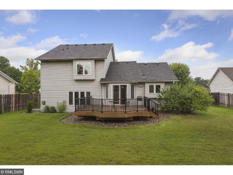 1405 Earle Way, Burnsville, MN 55306