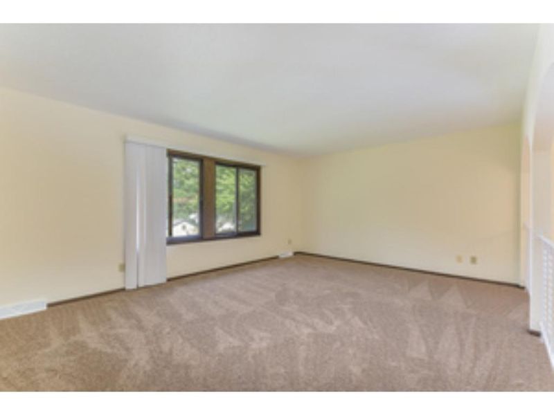 7416 N 74th Ave, Crystal, MN 55428
