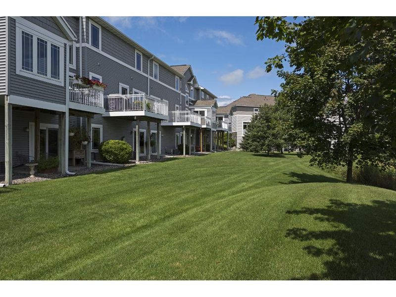2725 Spy Glass Dr, Chaska, MN 55318