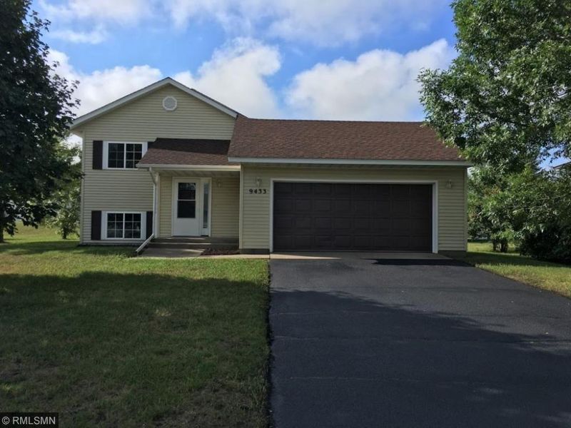 9433 Oriole Ln, Monticello, MN 55362