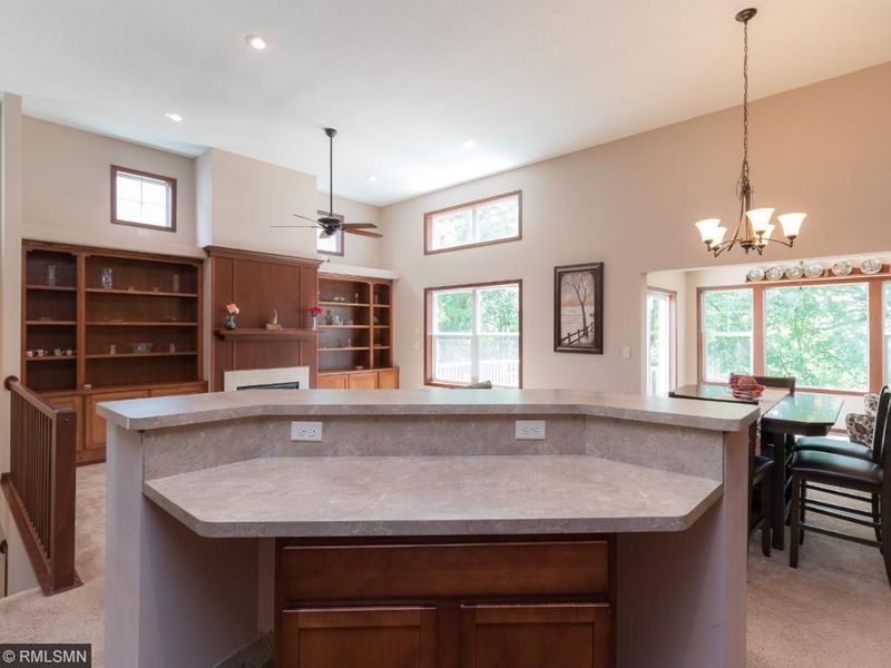 591 Stonewood Ln, Burnsville, MN 55306