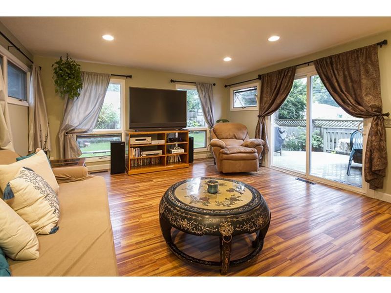 3004 Zenith Ave N, Robbinsdale, MN 55422