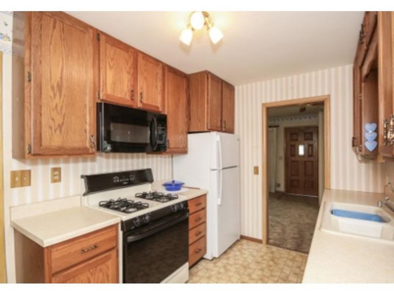 5851 Hampshire Ave N, Crystal, MN 55428