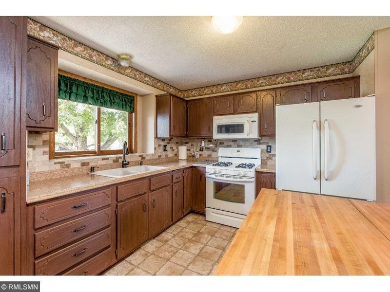 8252 Palmgren Ave NE, Elk River, MN 55330