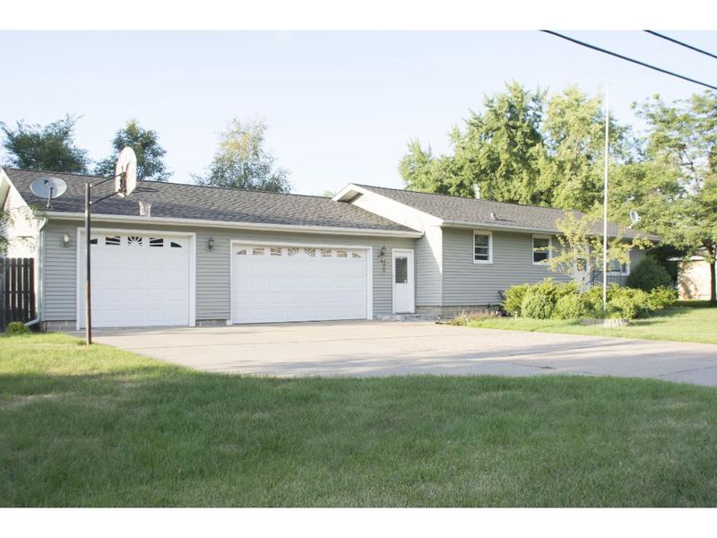 504 81st Ave N, Brooklyn Park, MN 55444