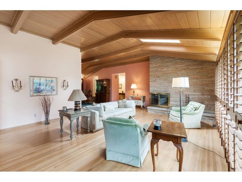 6424 Interlachen Blvd, Edina, MN 55436