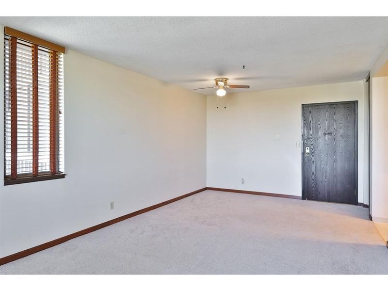 1181 Edgcumbe Rd #602, Saint Paul, MN 55105