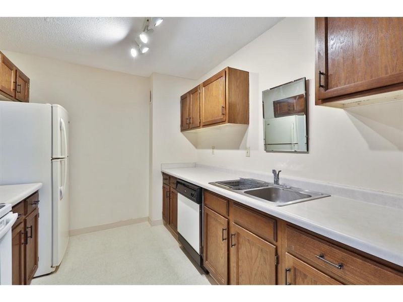 1181 Edgcumbe Rd #602, Saint Paul, MN 55105