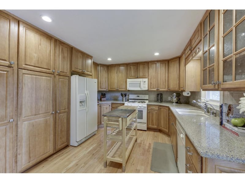 15225 Crystal Dr E, Burnsville, MN 55306