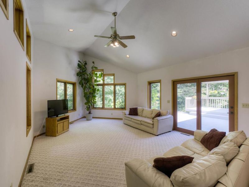 38080 Jeffery Ave, North Branch, MN 55056