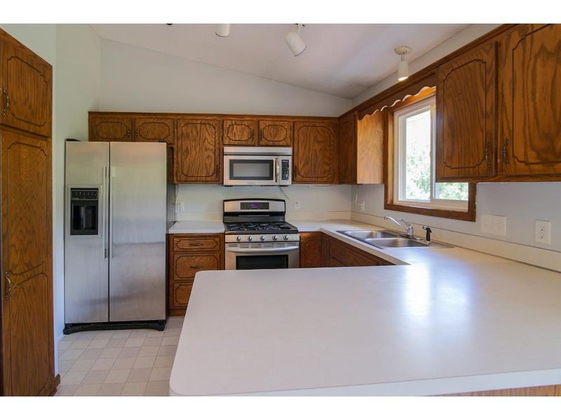 1129 Buchanan Cir NE, Blaine, MN 55434