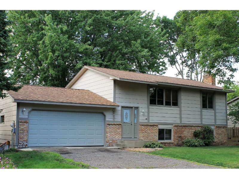 6233 Annapolis Ln N, Maple Grove, MN 55311