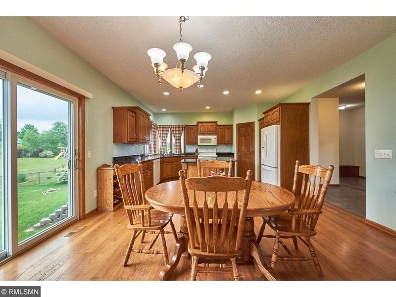 853 Hickory Pl, Jordan, MN 55352
