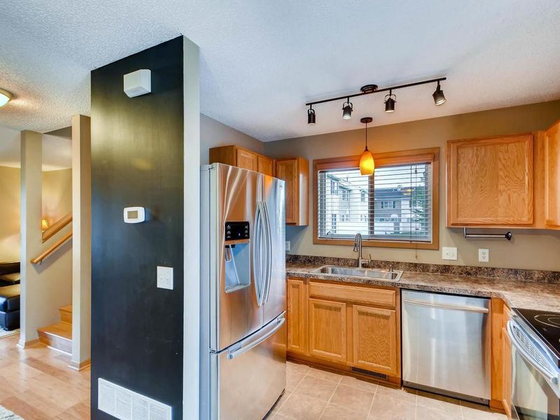 15536 Foghorn Ln, Apple Valley, MN 55124