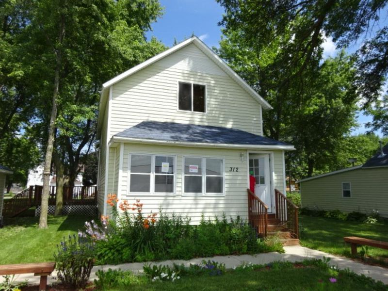 312 Front St W, Claremont, MN 55924