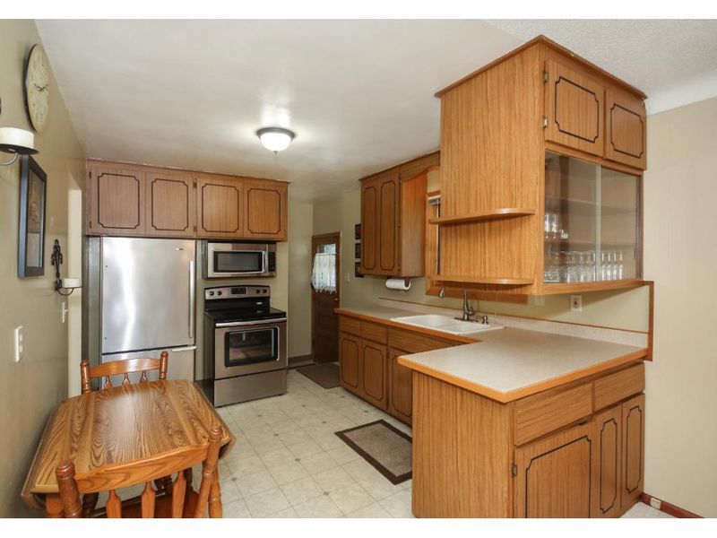 2581 Bittersweet Ln, Maplewood, MN 55109