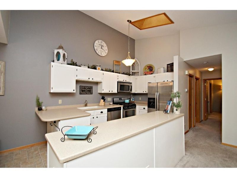 7233 Pontiac Cir, Chanhassen, MN 55317