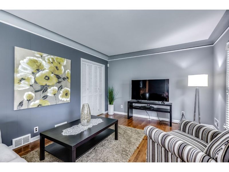 940 Bidwell St, West Saint Paul, MN 55118