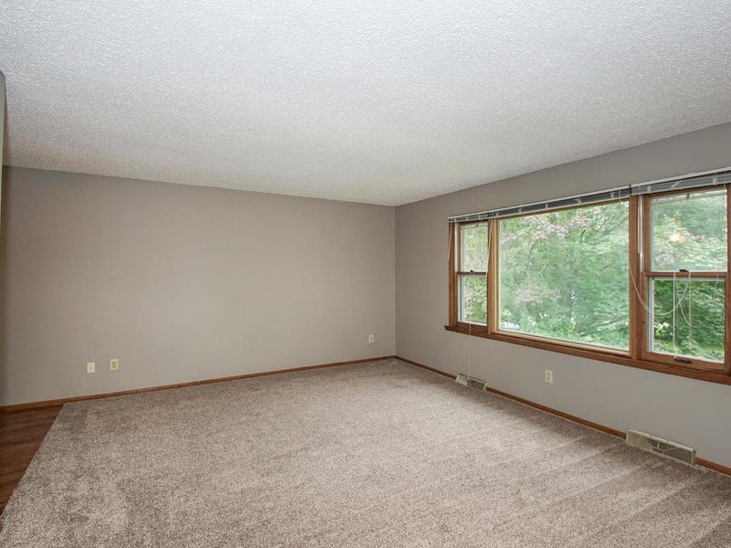 112243 Hutchins Ct, Chaska, MN 55318