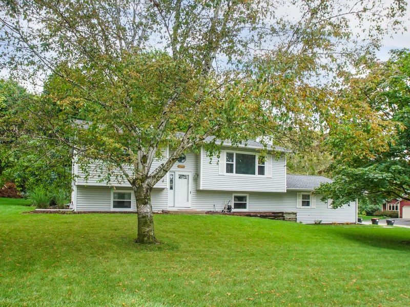 112243 Hutchins Ct, Chaska, MN 55318