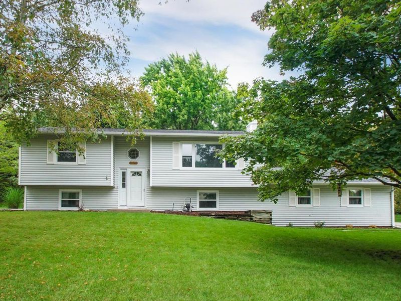 112243 Hutchins Ct, Chaska, MN 55318