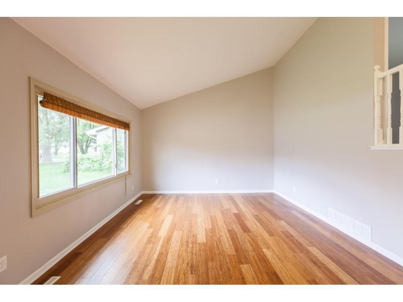 9355 Wellington Ln N, Maple Grove, MN 55369