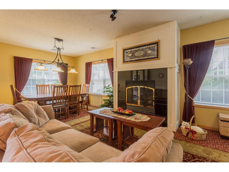 2231 Penn Pl #304, North Saint Paul, MN 55109