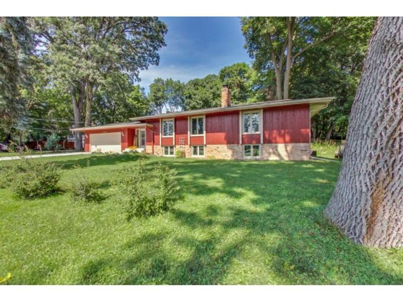 1781 Jones Ln, Mound, MN 55364