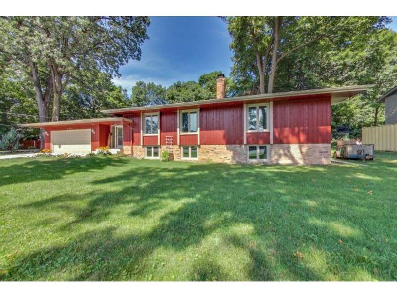 1781 Jones Ln, Mound, MN 55364
