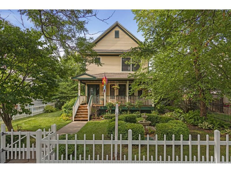 215 Prescott St, Saint Paul, MN 55107