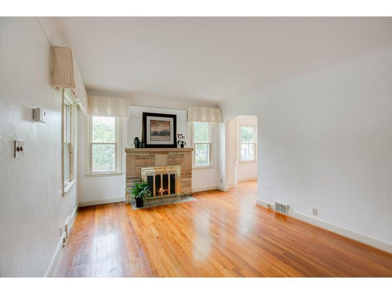1542 Grotto St N, Saint Paul, MN 55117