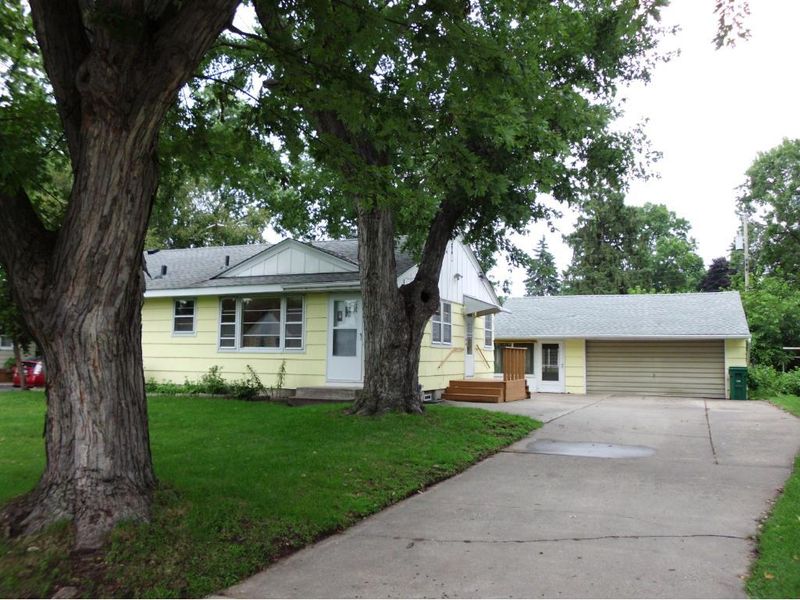 5318 Idaho Ave N, Crystal, MN 55428