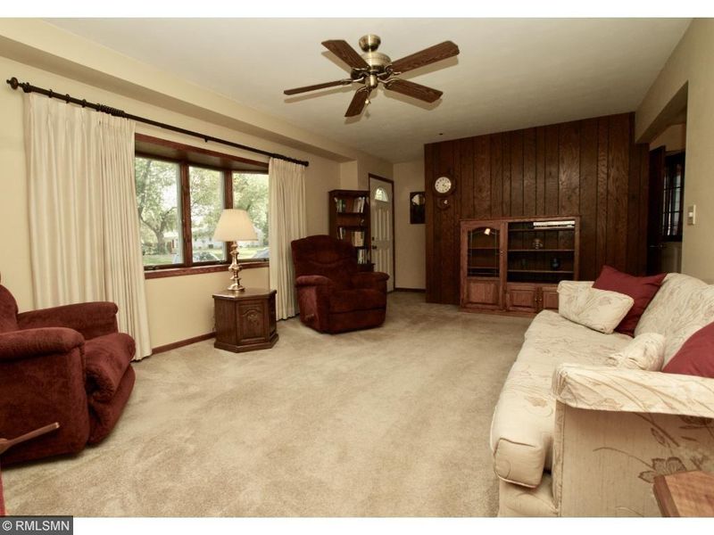 21 Mcclelland St N, Maplewood, MN 55119